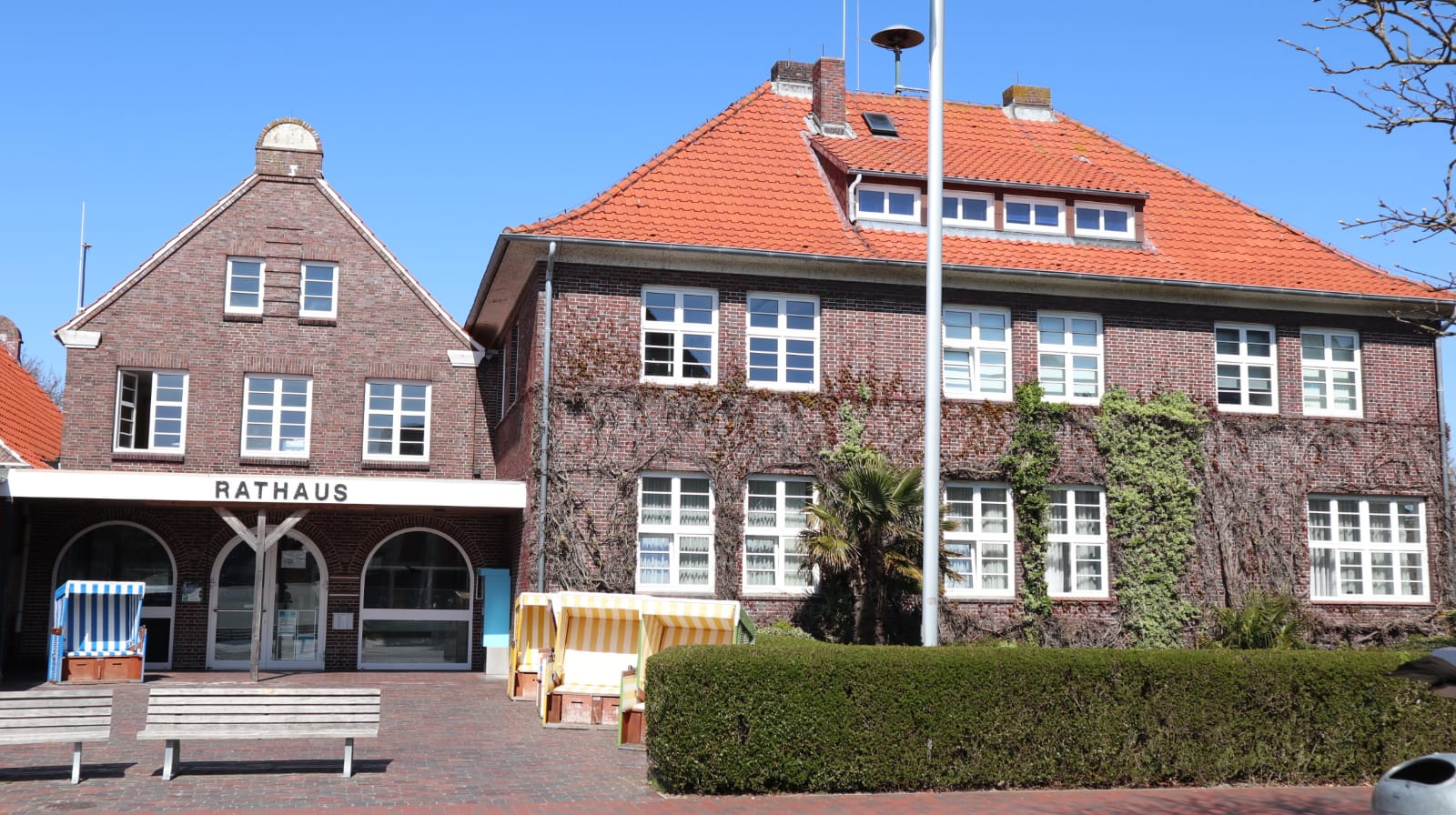Das Langeooger Rathaus von außen