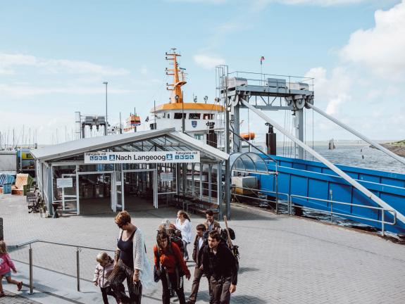Gleich geschafft: Abfahrt vom Fähranleger in Bensersiel Fähranleger in Bensersiel