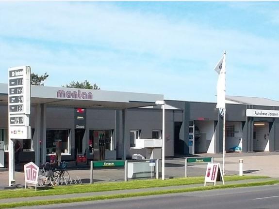 Autohaus janssen mit anliegender Tankstelle