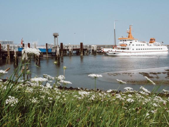 Mit den Bäderschiffen Langeoog III und IV gehts auf die Insel Bäderschiff Langeoog
