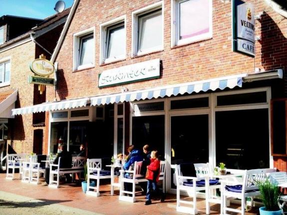 Terrasse und Eingangsbereich des Restaurant Sturmeck