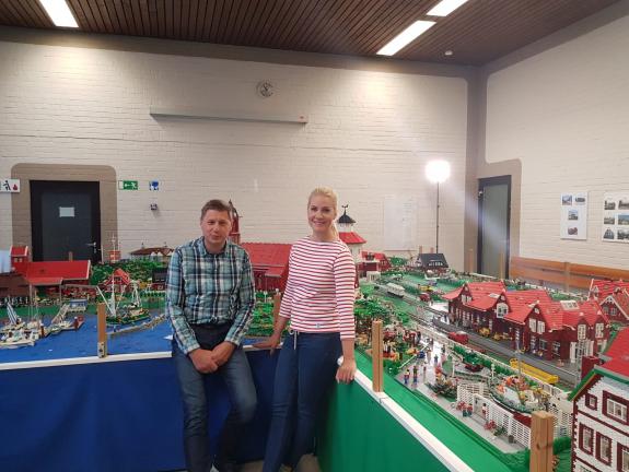 Die Insel aus Lego-Steinen Judith Rakers schaut sich Langeoog aus Lego-Steinen an