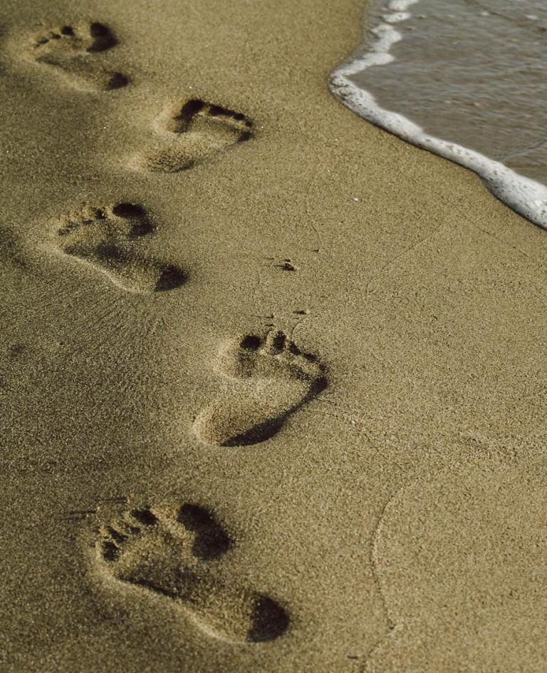 Fußabdrücke am Strand