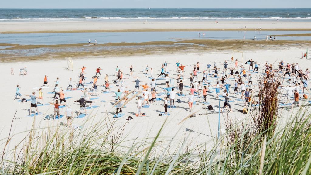 „Fit in den Tag“ am Langeooger Sportstrand