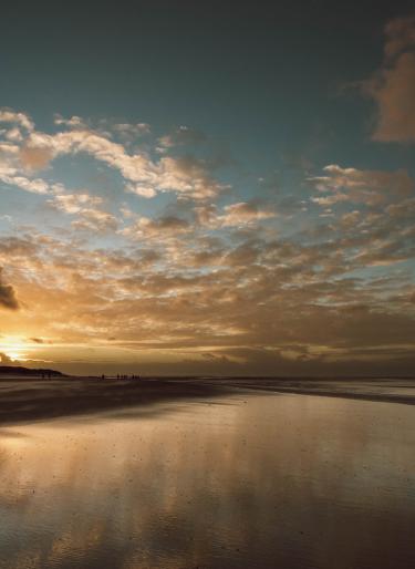 Langeoog ist tideunabhängig zu erreichen Sonnenuntergang am Strand