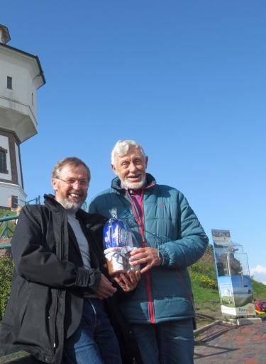 Bürgermeister Garrels dankt Jonny Vestering für seine Abreit